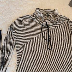 High neck striped sweatshirt
